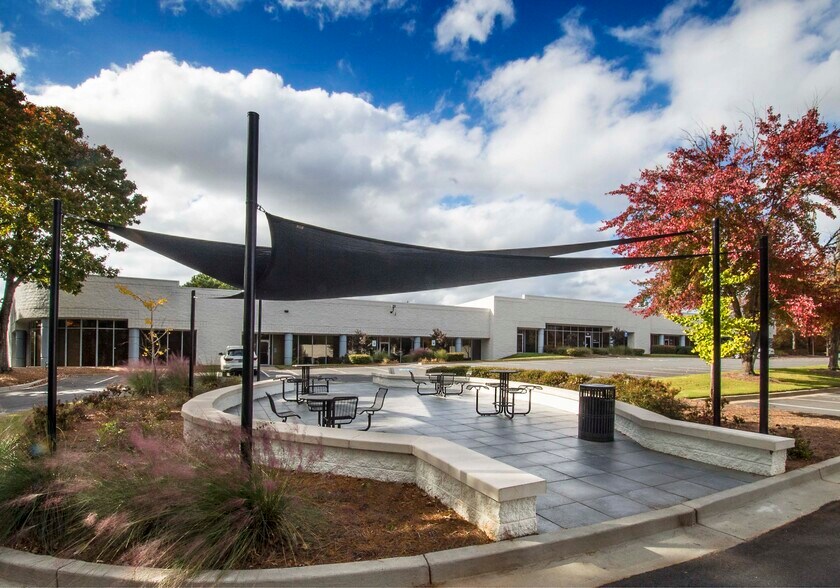 More Photos Of 10 Mansell Ct E, Roswell Unknown For Lease