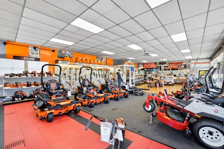 More Photos Of 9800 S Congress St, New Market Auto Repair For Sale