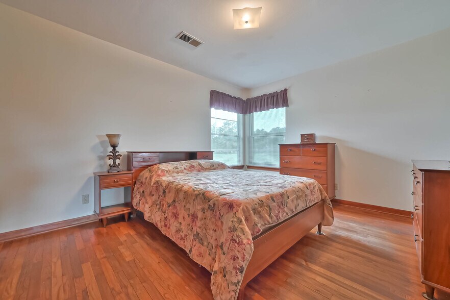 More Photos Of 8713 Wayfarer Ln, Houston Loft Creative Space For Sale