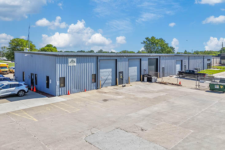 More Photos Of 3300 NW 101st St, Urbandale Warehouse For Sale