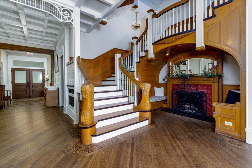 More Photos Of 950 E Grayson St, San Antonio Lodge Meeting Hall For Sale