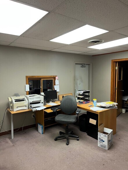 More Photos Of 6 Old River Rd, Glenmont Industrial For Sale