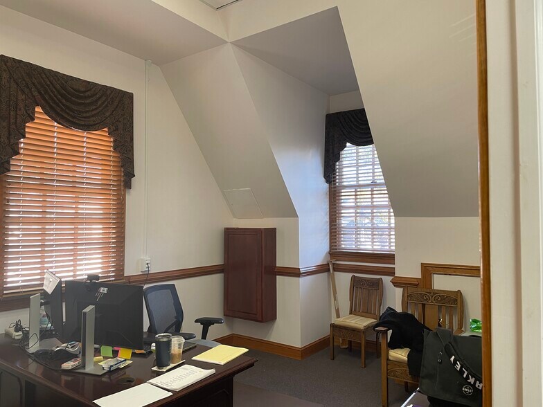 More Photos Of 7319 Martin St, Gloucester Office For Sale