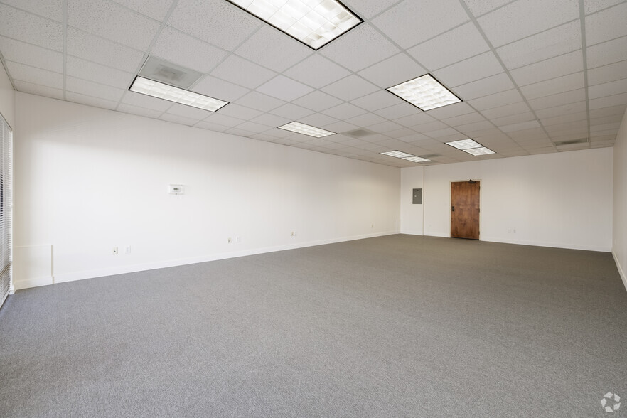 More Photos Of 7710 Balboa Ave, San Diego Office For Lease