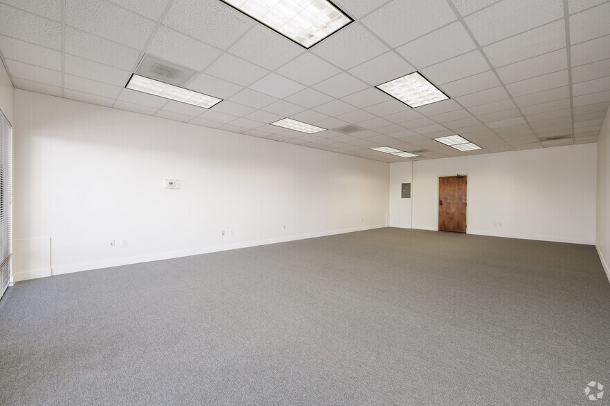 More Photos Of 7710 Balboa Ave, San Diego Office For Lease
