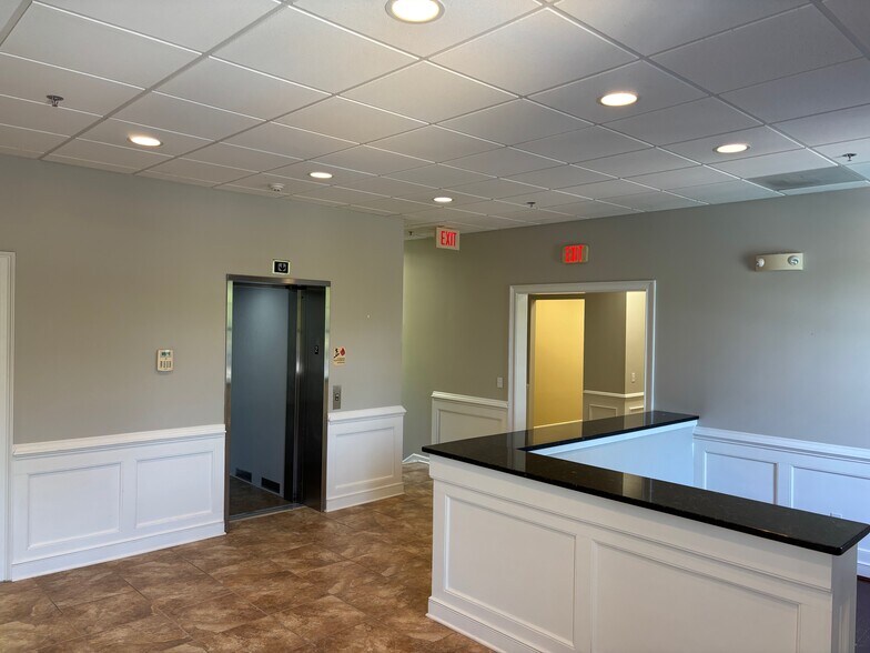 More Photos Of 10 Plantation Park Dr, Bluffton Office For Sale