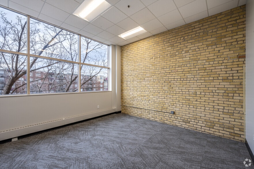 More Photos Of 2550 University Ave W, Saint Paul Unknown For Lease