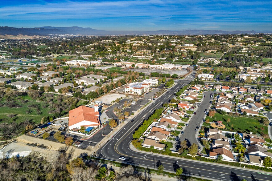 More Photos Of 44625 Avenida de Missiones, Temecula Medical For Lease