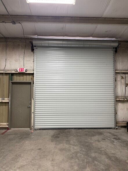 More Photos Of 11881 N 44th St, Clearwater Warehouse For Lease