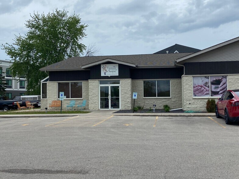 More Photos Of 245 N Metro Dr, Appleton Storefront Retail Office For Lease