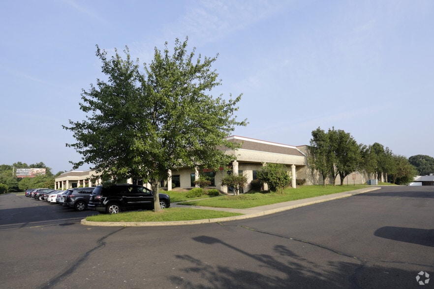 More Photos Of 95 James Way, Southampton Light Distribution For Sale