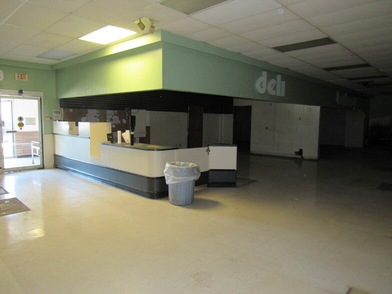 More Photos Of 275 Laing St, Redgranite Supermarket For Lease