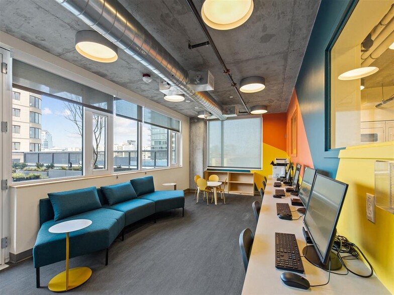 More Photos Of 1400 Madison St, Seattle Apartments For Lease