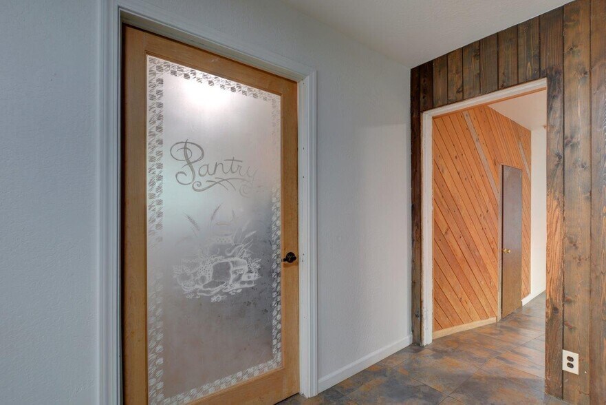 More Photos Of 6804 Agate Rd, White City Flex For Sale