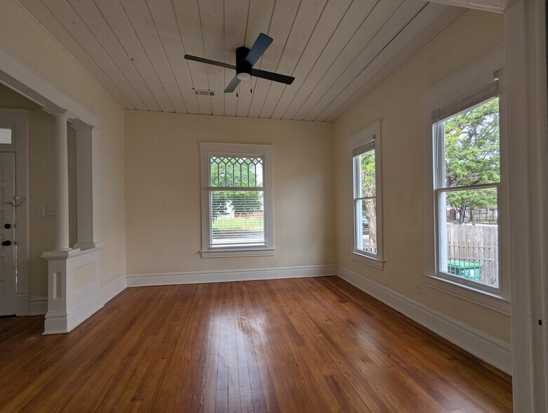 More Photos Of 1142 Yale St, Houston Office For Lease