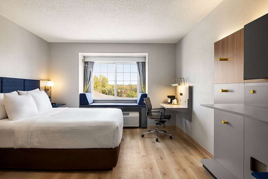 More Photos Of 424 20th S St, New Ulm Hotel For Sale