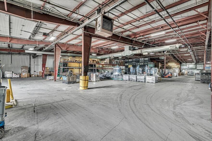 More Photos Of 202 1st St S, Kalona Manufacturing For Sale