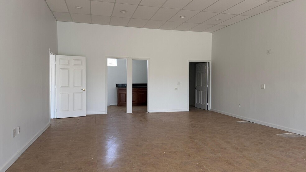 More Photos Of 560 El Cajon Blvd, El Cajon Storefront For Lease