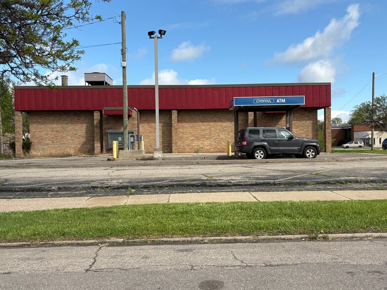 More Photos Of 12300 Morang Rd, Detroit Bank For Lease