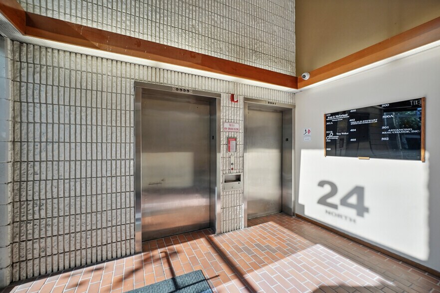 More Photos Of 24 N Market St, Jacksonville Office For Lease