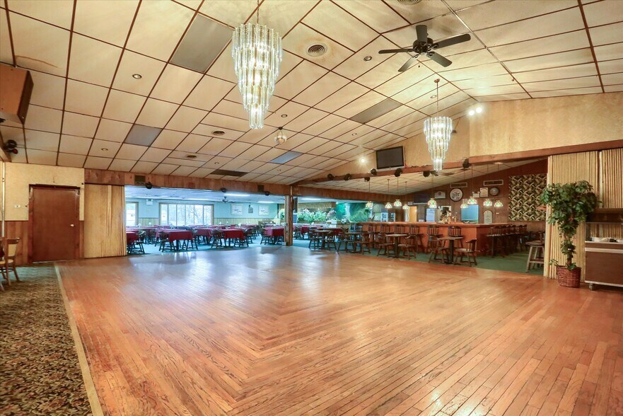 More Photos Of 145 Chamberlaine Ave, Pottsville Flex For Sale