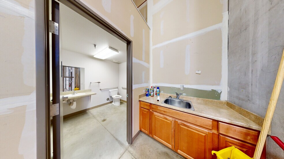 More Photos Of 892 Maestro Dr, Reno Light Distribution For Lease