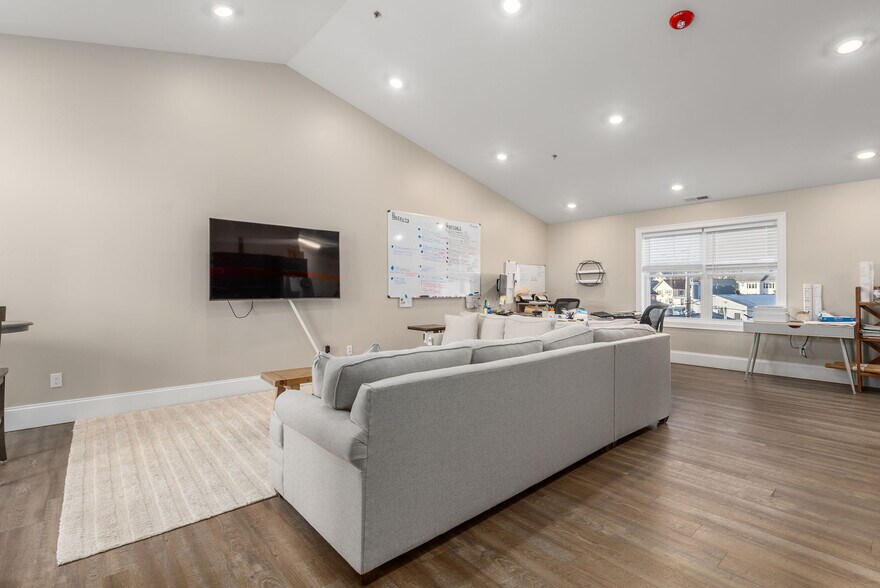 More Photos Of 42 Felton St, Waltham Warehouse For Lease