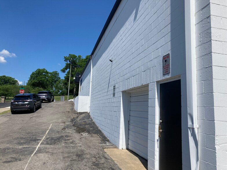 More Photos Of 1516 8th Ave S, Nashville Warehouse For Lease