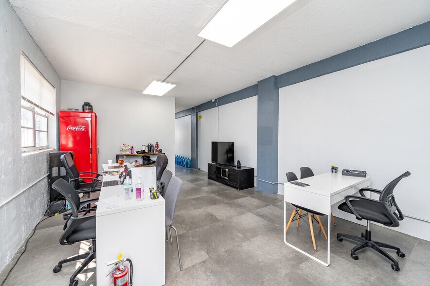 More Photos Of 660-680 NW 71st St, Miami Warehouse For Sale