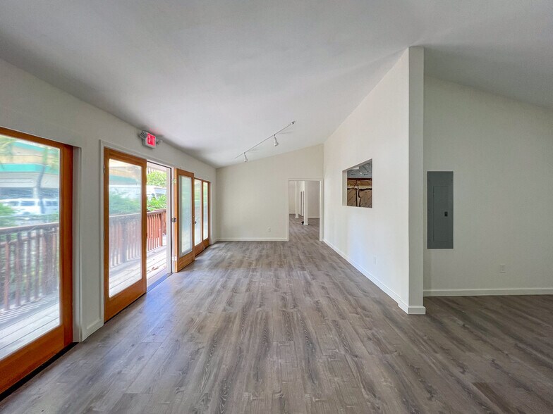 More Photos Of 2443 Prince Edward St, Honolulu Restaurant For Lease