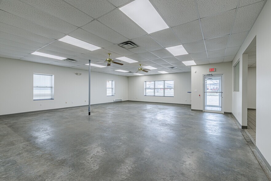 More Photos Of 1715 W Commerce Dr, Marshall Service For Sale