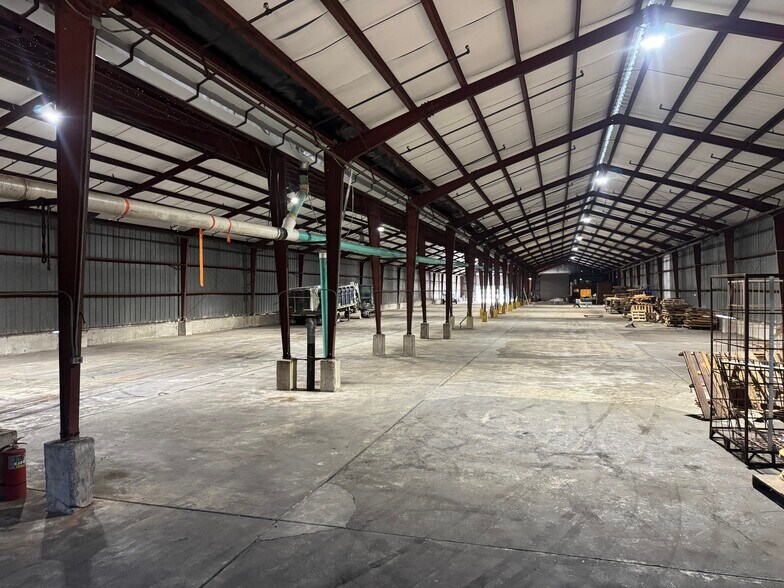 More Photos Of 1701 Navco Rd, Mobile Warehouse For Sale