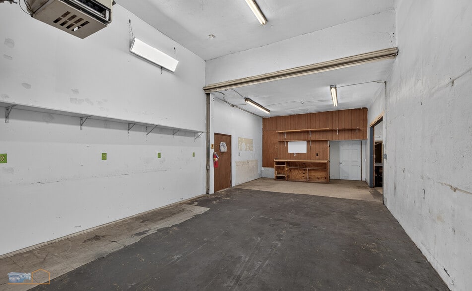 More Photos Of 2207-2209 9th St, Greeley Flex For Lease