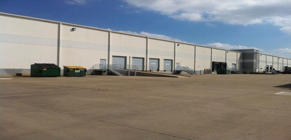 More Photos Of 8105 N Belt Line Rd, Irving Flex For Lease