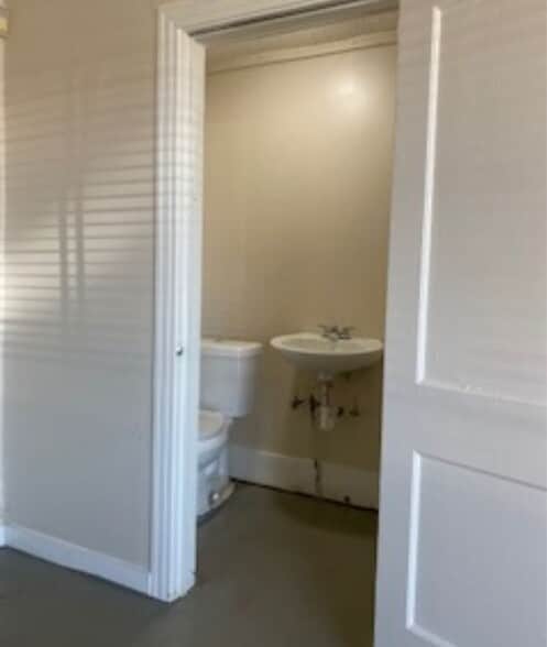 More Photos Of 115 Strickland Plz, Irving General Retail For Sale