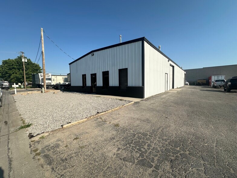 More Photos Of 1320 W 7900 S, West Jordan Manufacturing For Lease