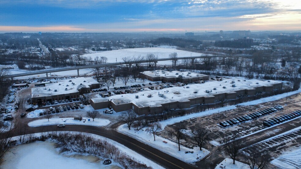 More Photos Of 11501-11555 K Tel Dr, Minnetonka Showroom For Lease