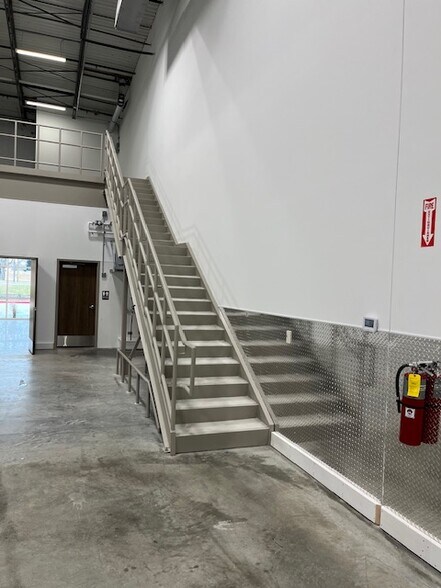 More Photos Of 1100 Lakeside Parkway, Flower Mound Industrial For Lease