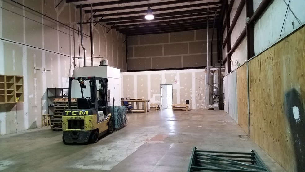 More Photos Of 8750 Virginia Meadows Dr, Manassas Warehouse For Lease