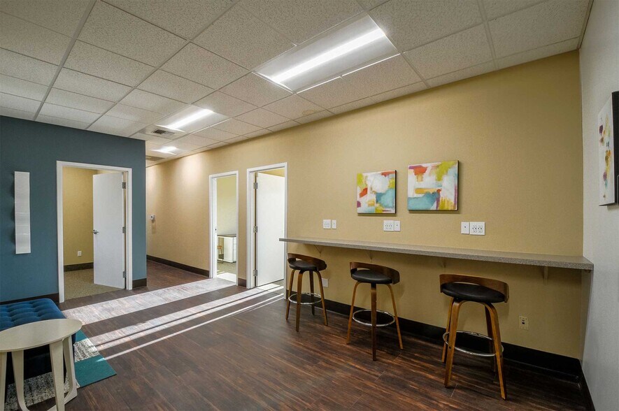 More Photos Of 698 12th St SE, Salem Office For Lease