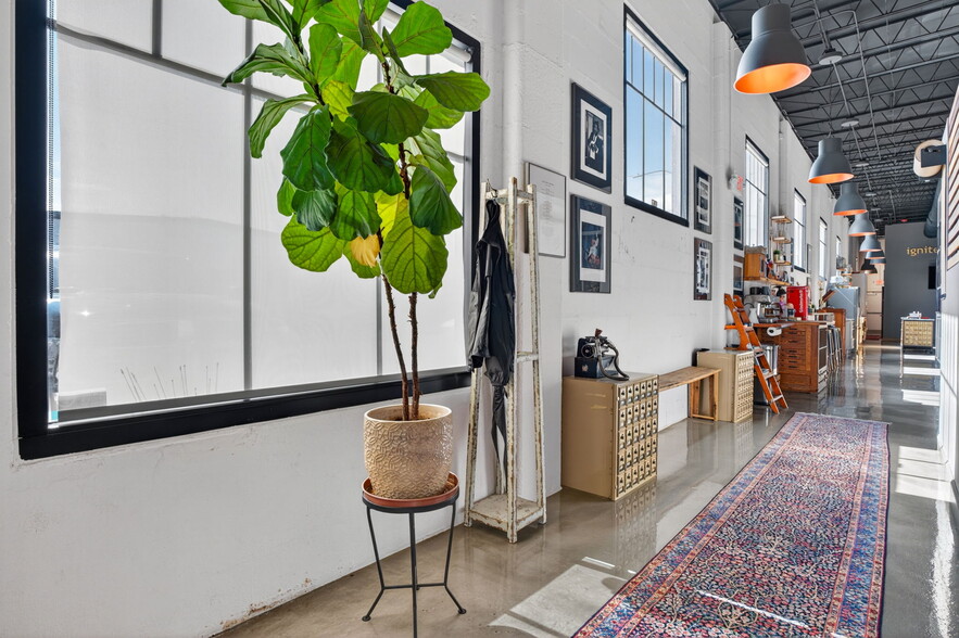 More Photos Of 2500 Emerson Ave S, Saint Petersburg Manufacturing For Sale