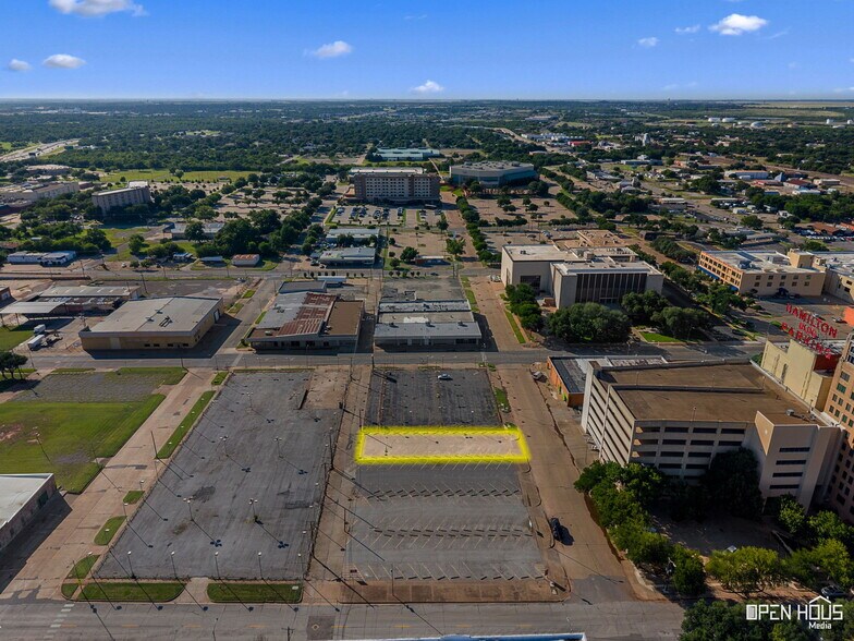 More Photos Of 705 Lamar St, Wichita Falls Office For Sale