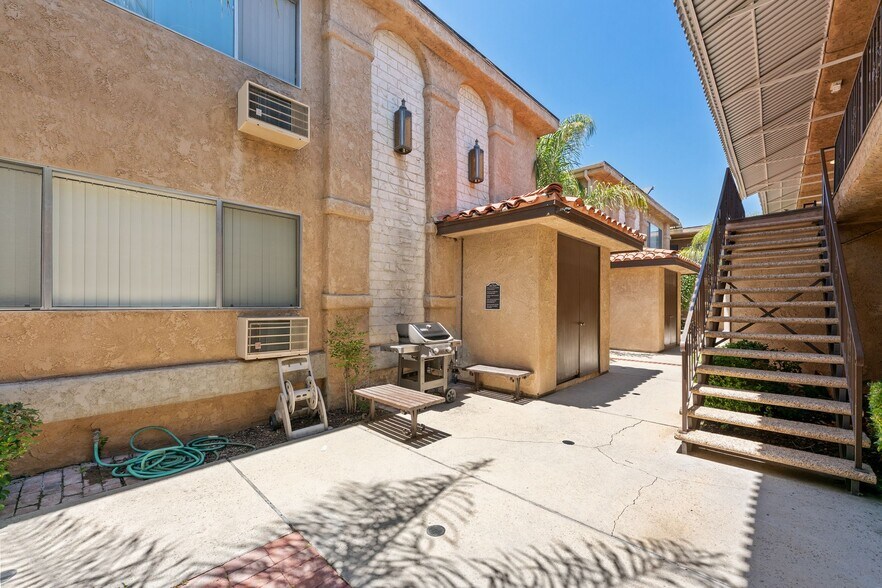 More Photos Of 10625 Petit Ave, Granada Hills Apartments For Sale