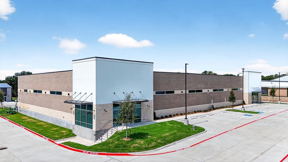 More Photos Of 304 Progress Dr, Sherman Warehouse For Sale