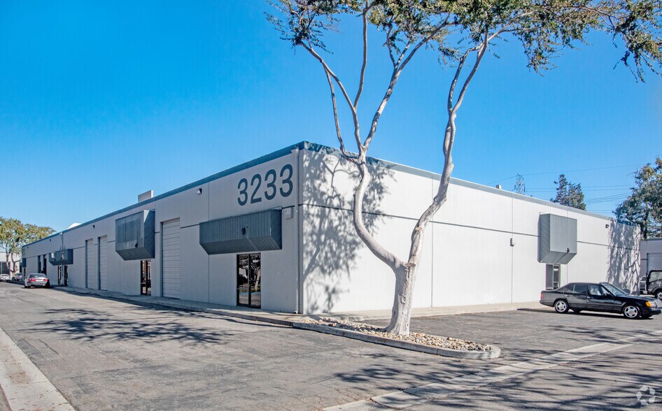 Primary Photo Of 3233-3283 De La Cruz Blvd, Santa Clara Warehouse For Lease