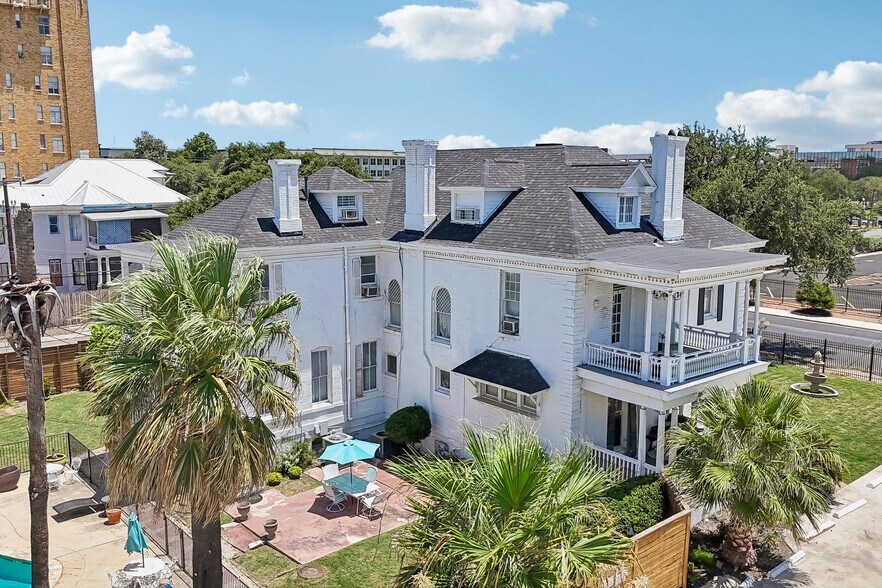 More Photos Of 421 Howard St, San Antonio Hospitality For Sale