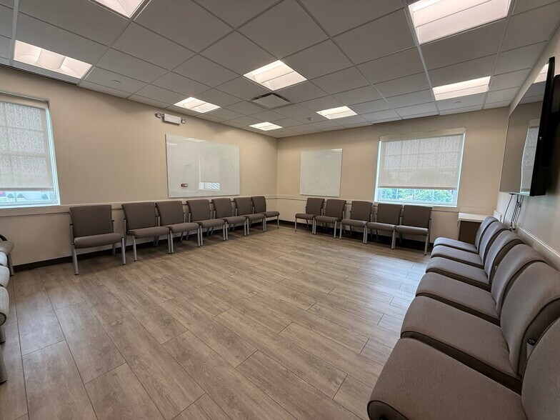 More Photos Of 9697 191st St, Mokena Office For Lease