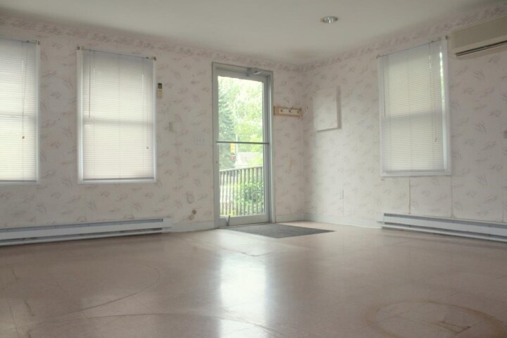 More Photos Of 28 Wall St, Oxford Freestanding For Lease