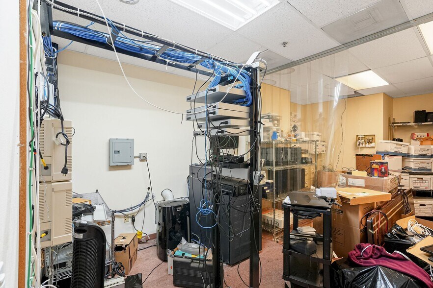 More Photos Of 1852 Fescue St SE, Albany Office For Sale