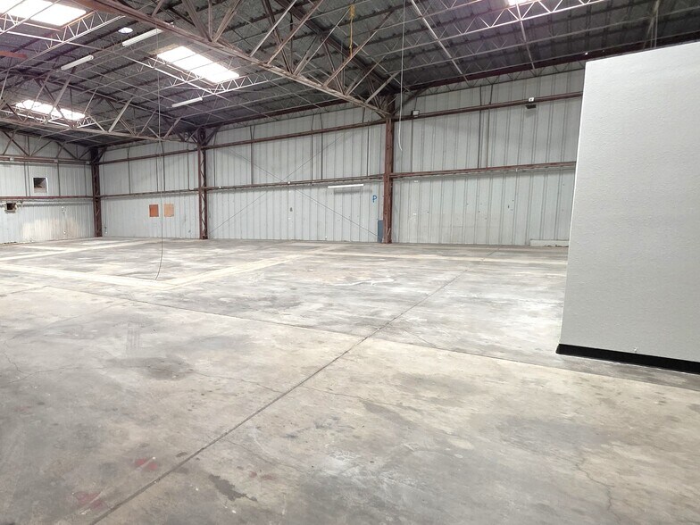 More Photos Of 3829 Rising Sun Rd, Bullhead City Distribution For Lease